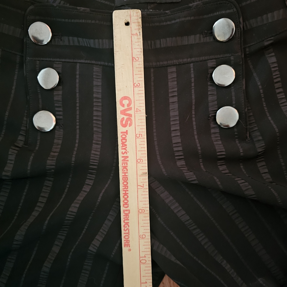 Express Pinstripe Black Wide-Leg Capri Pants w/ Silver Buttons Size 0 - Picture 4 of 6